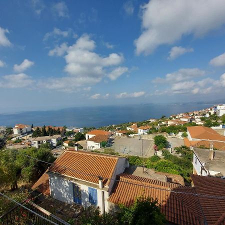 George'S Apartment Loutraki  Bagian luar foto