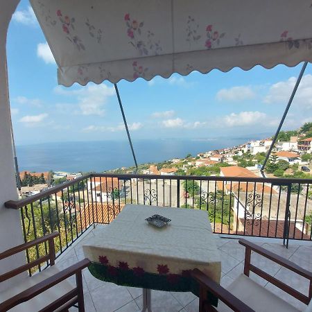 George'S Apartment Loutraki  Bagian luar foto
