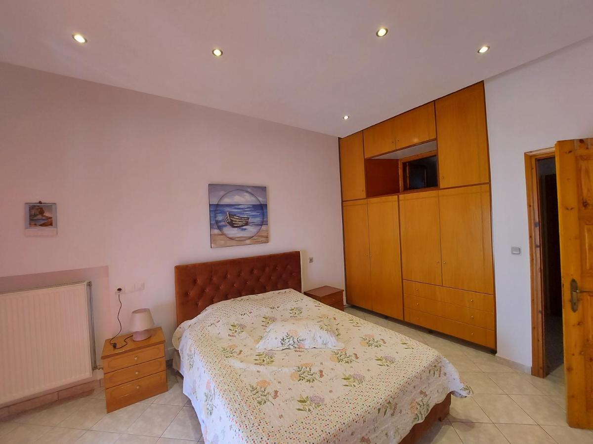 George'S Apartment Loutraki  Bagian luar foto