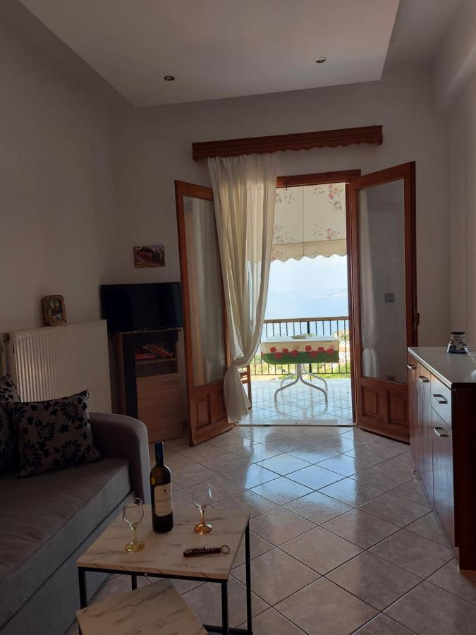 George'S Apartment Loutraki  Bagian luar foto