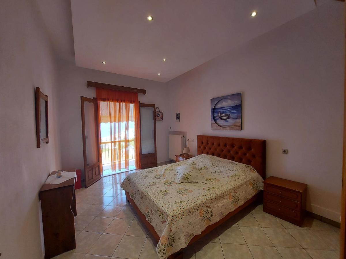 George'S Apartment Loutraki  Bagian luar foto