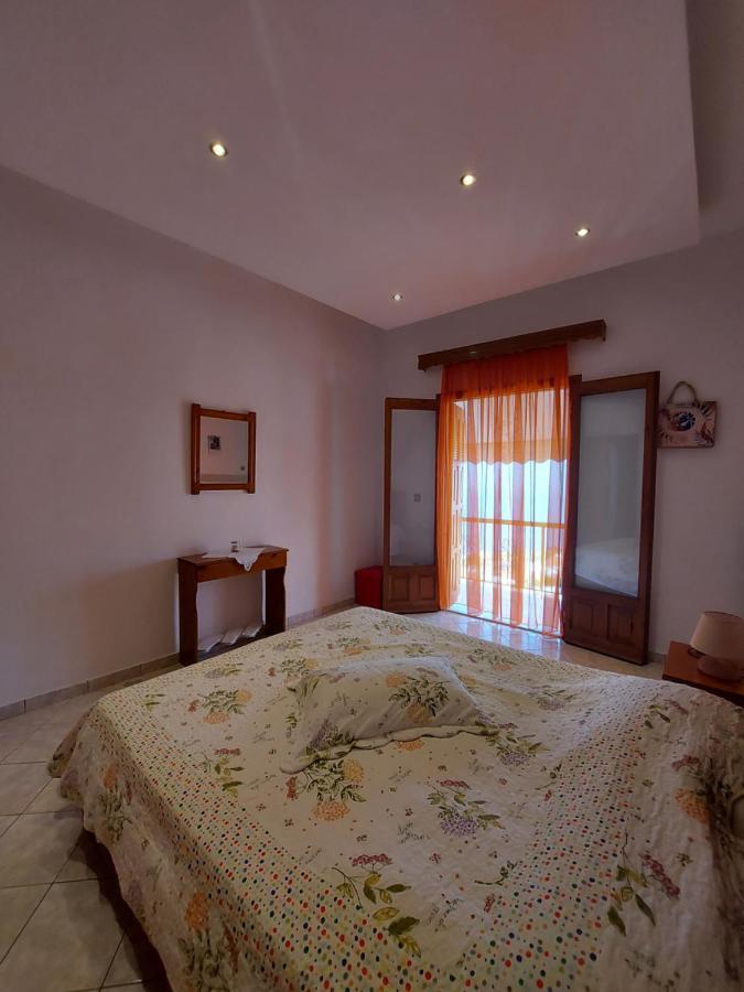 George'S Apartment Loutraki  Bagian luar foto