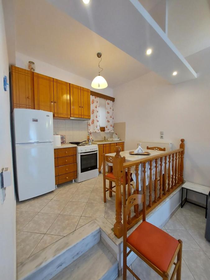 George'S Apartment Loutraki  Bagian luar foto
