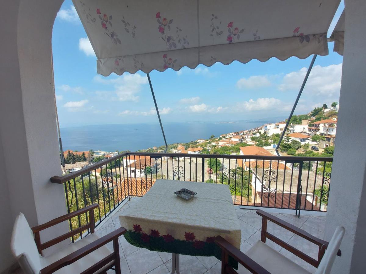 George'S Apartment Loutraki  Bagian luar foto