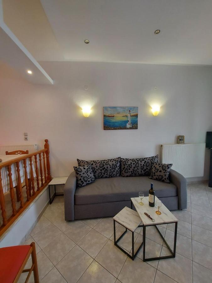 George'S Apartment Loutraki  Bagian luar foto